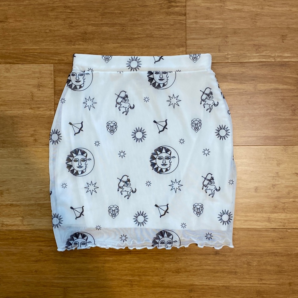 Printed mini skirt!